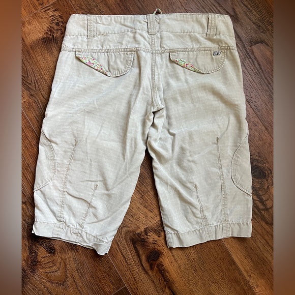 VINTAGE VTG Miss Sixty Khaki Cargo Capri Pants With Floral Detail Size 27 - Picture 2 of 8
